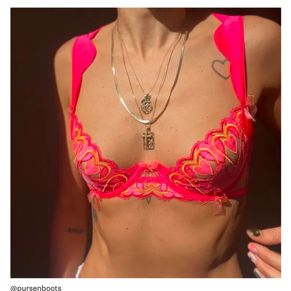 Pink Lace Heart-Patterned Bra - Picture 4 of 5